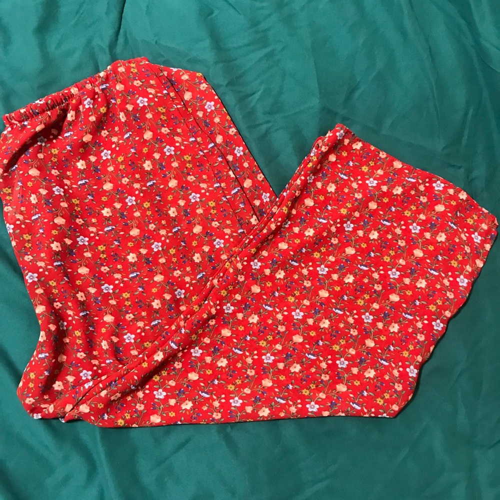 Floral polyester capris size Large